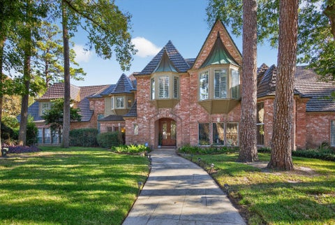 Homes For Sale - 8807 Chelmsford Lane<br/> Harris County, Spring, TX 77379