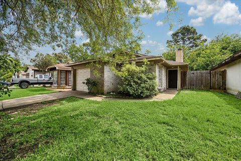 Photo of 11906 Kingslake Forest Drive, Houston, TX 77044 (MLS # 17253056)