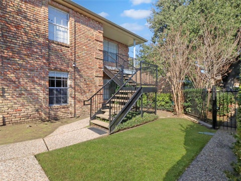 Photo of 6401 Skyline Drive #20, Houston, TX 77057 (MLS # 6420416)