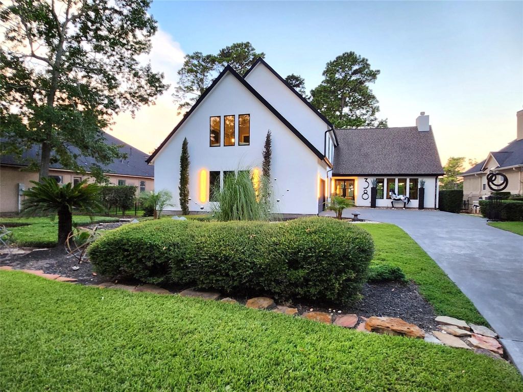 Photo of 38 Fairway Park, Montgomery, TX 77356 (MLS # 34975940)