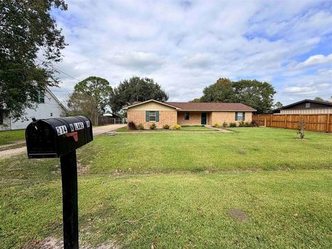 Photo of 214 North Lake Dr, Winnie, TX 77665 (MLS # 34153059)