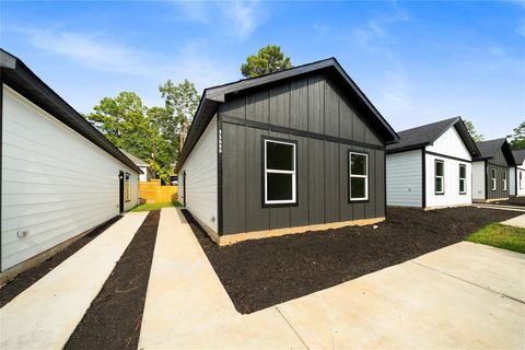 11555 Persimmon Street Willis TX 77318