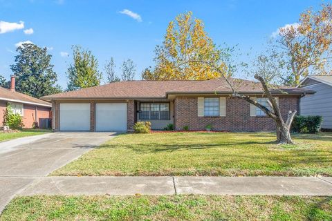 Photo of 821 Mark St St, Deer Park, TX 77571 (MLS # 49880378)