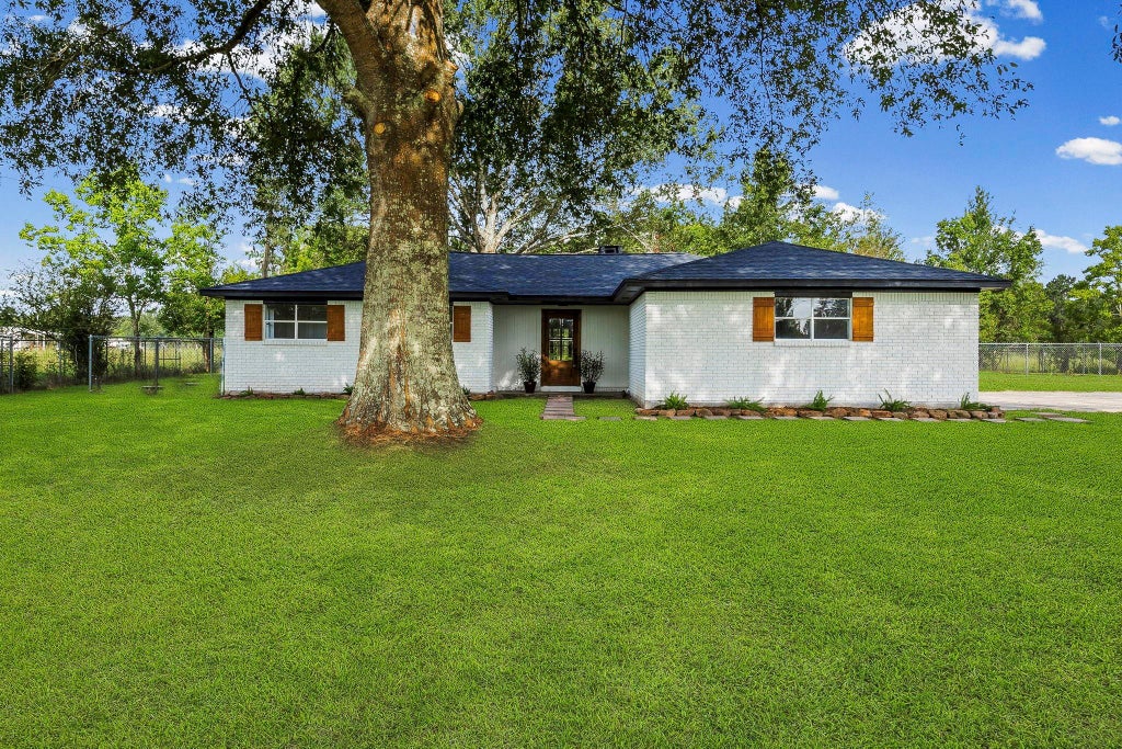 Photo of 546 County Road 882, Buna, TX 77612 (MLS # 93566032)