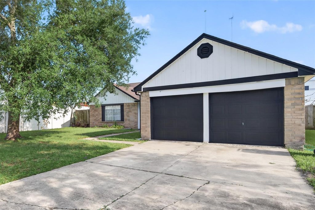 Photo of 8203 Lone Quail Drive, Houston, TX 77489 (MLS # 52143560)