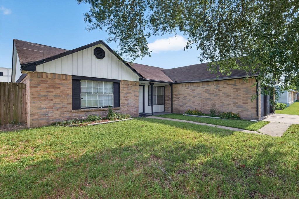 Photo of 8203 Lone Quail Drive, Houston, TX 77489 (MLS # 52143560)