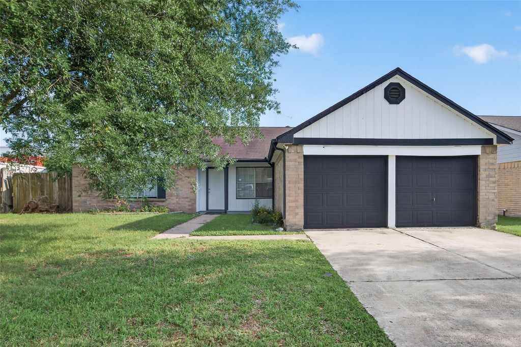 Photo of 8203 Lone Quail Drive, Houston, TX 77489 (MLS # 52143560)