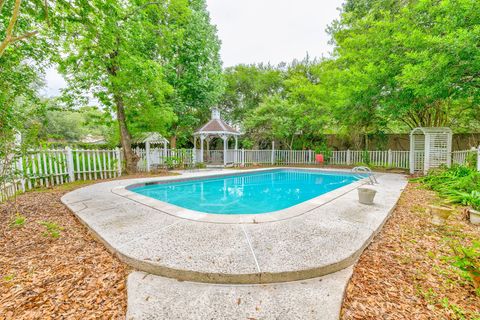 Photo of 104 Misty Brook Lane, League City, TX 77573 (MLS # 82519220)
