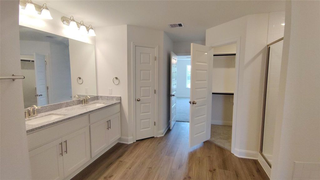 Photo of 2 Keystone Court, Angleton, TX 77515 (MLS # 95999222)