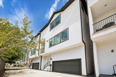 Photo of 1546 W 23rd Street, Houston, TX 77008 (MLS # 52865566)