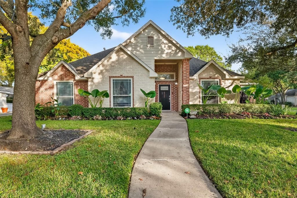 Photo of 9102 S Pass Lane, Houston, TX 77064 (MLS # 32802844)
