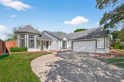 Photo of 16626 Tranquil Drive, Sugar Land, TX 77498 (MLS # 65395925)
