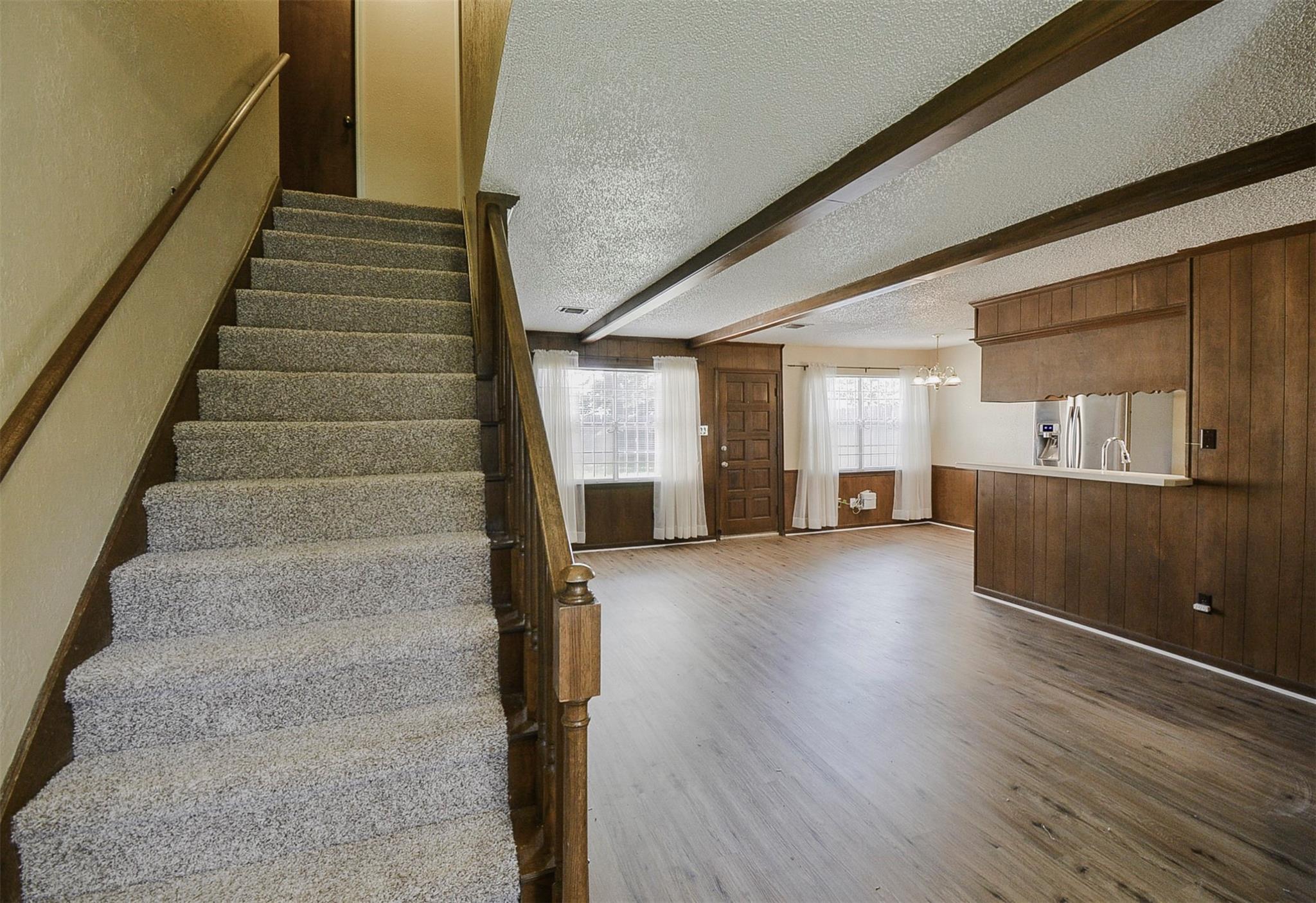 13915 Roundstone Lane