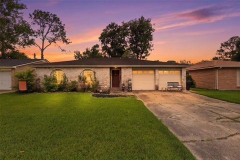 Photo of 16910 David Glen Drive, Friendswood, TX 77546 (MLS # 88442853)