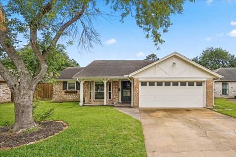 Photo of 6215 Rena Street, Houston, TX 77092 (MLS # 20112405)
