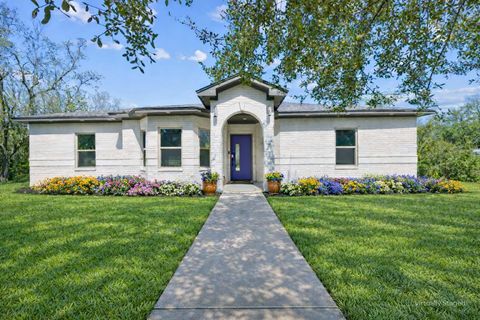 Photo of 4425 Fuqua Street, Houston, TX 77048 (MLS # 17652199)