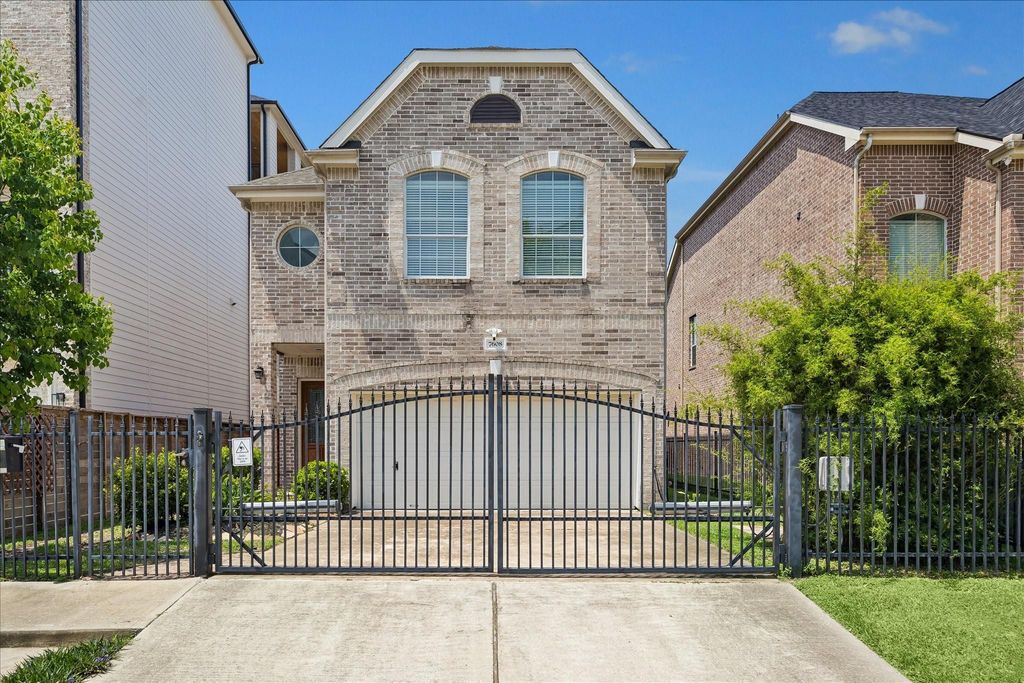 Photo of 7608 Janak Drive, Houston, TX 77055 (MLS # 98206075)
