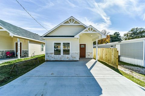 Photo of 16943 W Juneau, Montgomery, TX 77316 (MLS # 66021559)