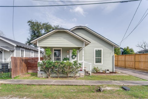 Homes For Sale - 2116 Carter Street<br/> Houston, TX 77008