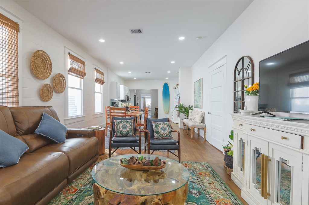 Photo of 2912 Avenue R, Galveston, TX 77550 (MLS # 64167488)