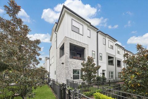 Photo of 1055 Timbergrove Yards Lane, Houston, TX 77008 (MLS # 25538945)