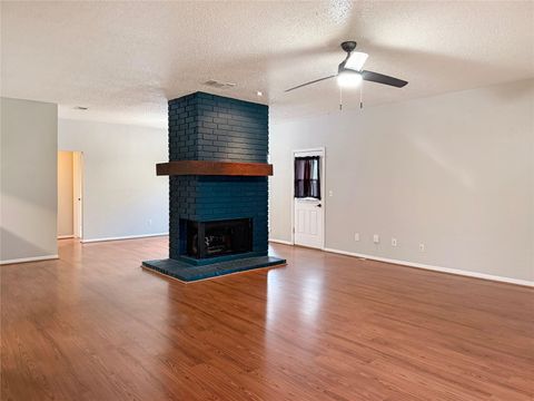 Homes For Sale - 2708 Glendale Drive<br/> Pearland, TX 77584