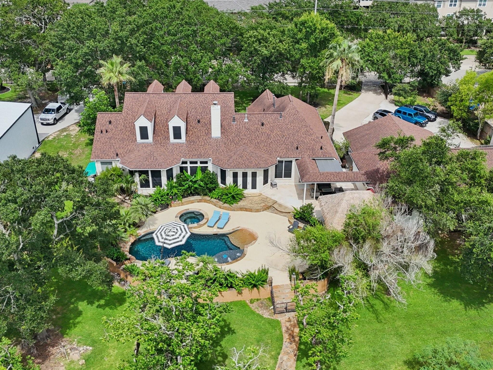 2037 Lakeside Drive