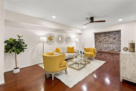 Photo of 353 N Post Oak Lane #721, Houston, TX 77024 (MLS # 11913636)