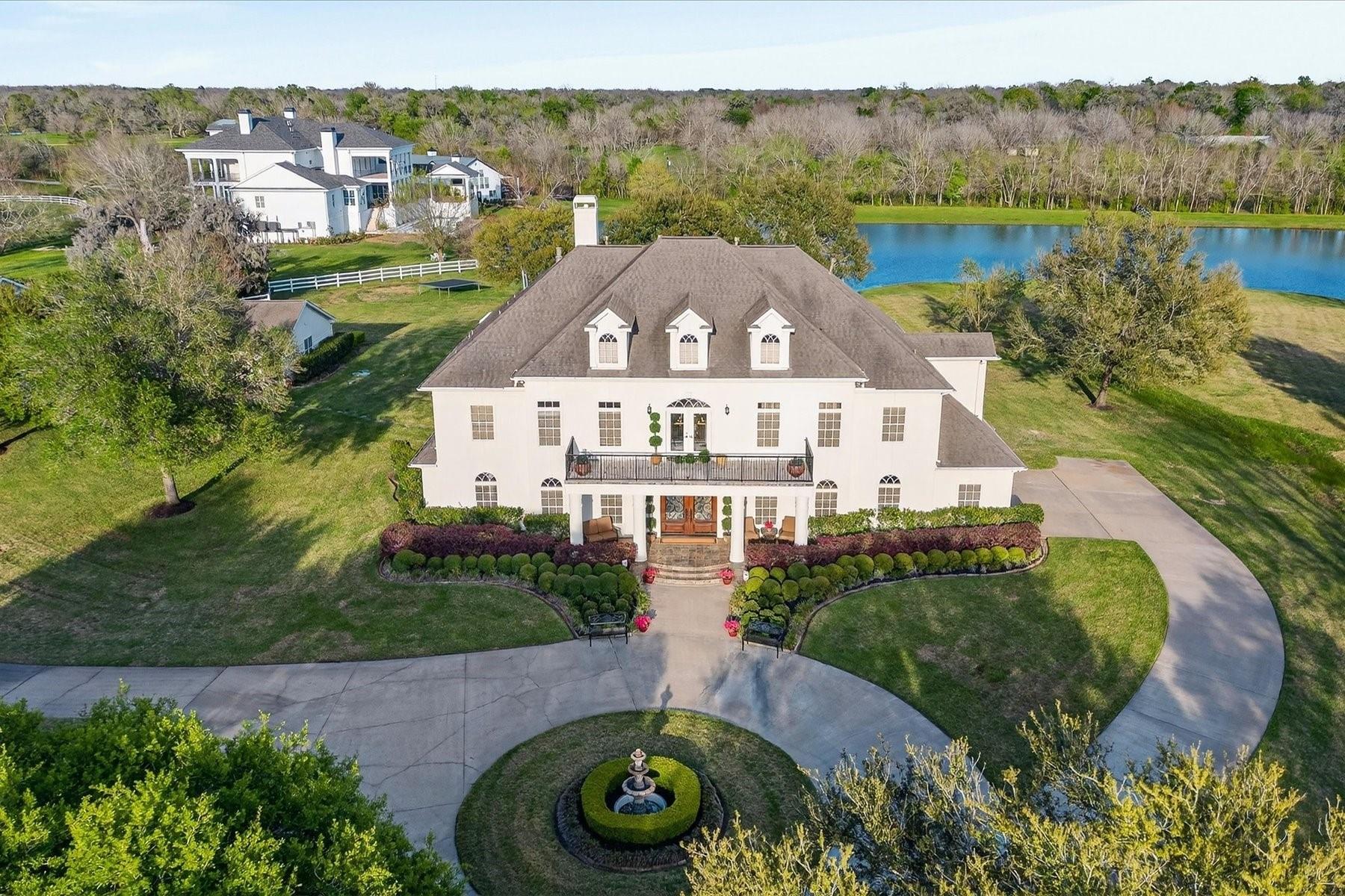 3622 River Forest Drive