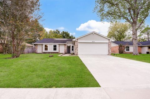 Photo of 1823 Grand Park Drive, Missouri City, TX 77489 (MLS # 77918665)