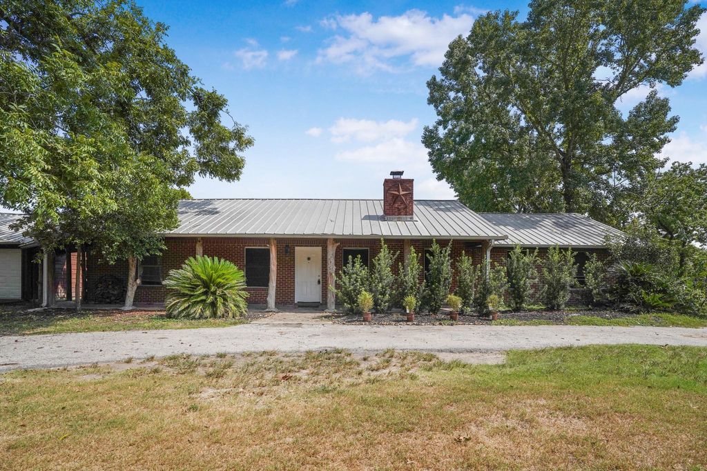 Photo of 700 Anderson Road, Kingwood, TX 77339 (MLS # 51348546)