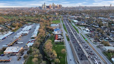 Photo of 2636 North Freeway, Houston, TX 77009 (MLS # 10927452)