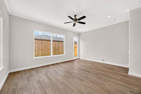 Tiny photo for 1530 W 34th Street, Houston, TX 77018 (MLS # 86886042)