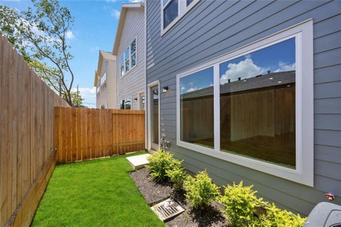 Tiny photo for 1530 W 34th Street, Houston, TX 77018 (MLS # 86886042)