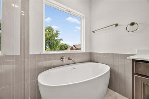 Tiny photo for 1530 W 34th Street, Houston, TX 77018 (MLS # 86886042)