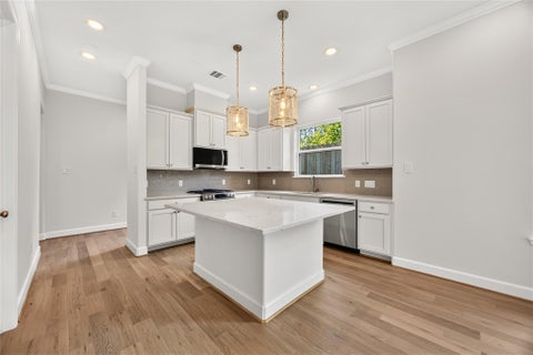 Tiny photo for 1530 W 34th Street, Houston, TX 77018 (MLS # 86886042)