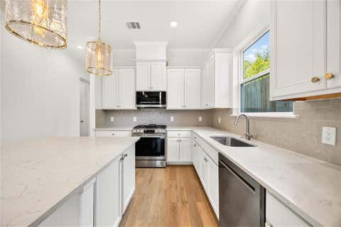 Tiny photo for 1530 W 34th Street, Houston, TX 77018 (MLS # 86886042)