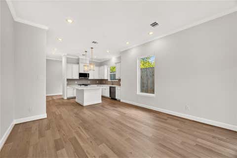 Tiny photo for 1530 W 34th Street, Houston, TX 77018 (MLS # 86886042)