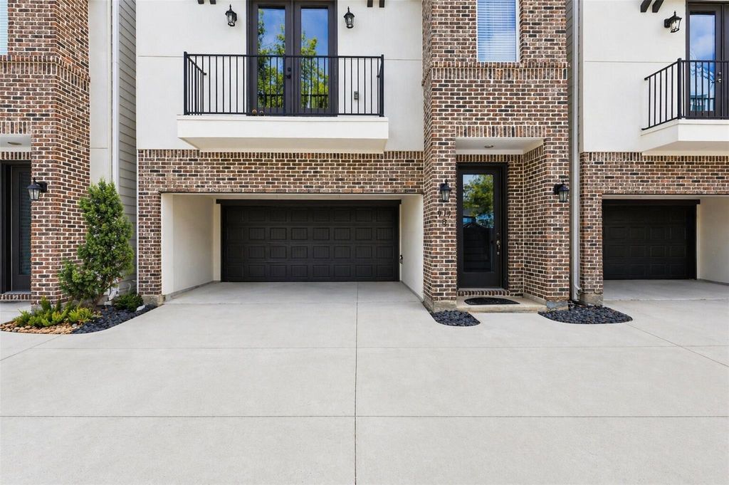 Photo of 913 Oak Street #B, Houston, TX 77018 (MLS # 72656105)