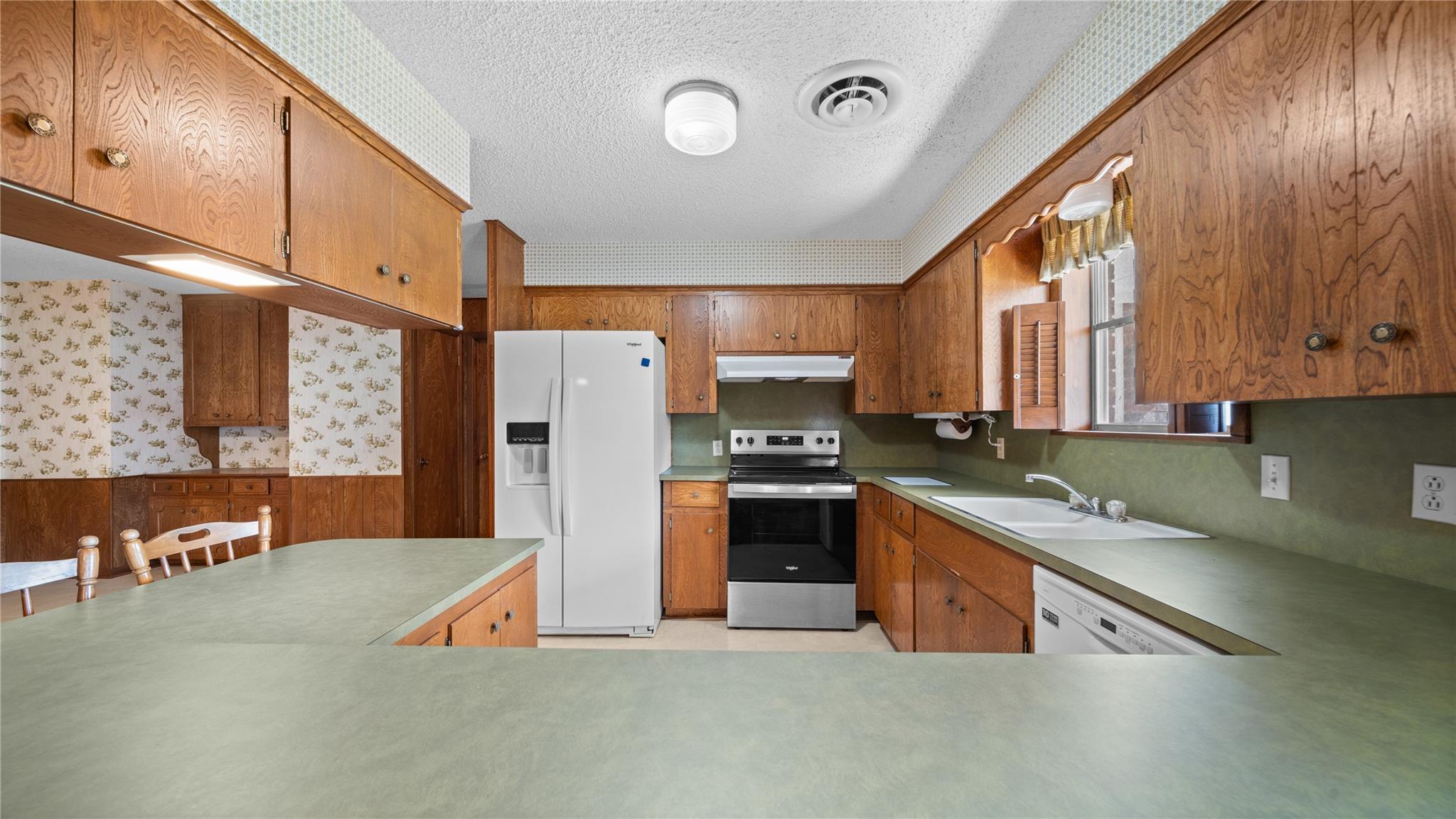 674 N Polk