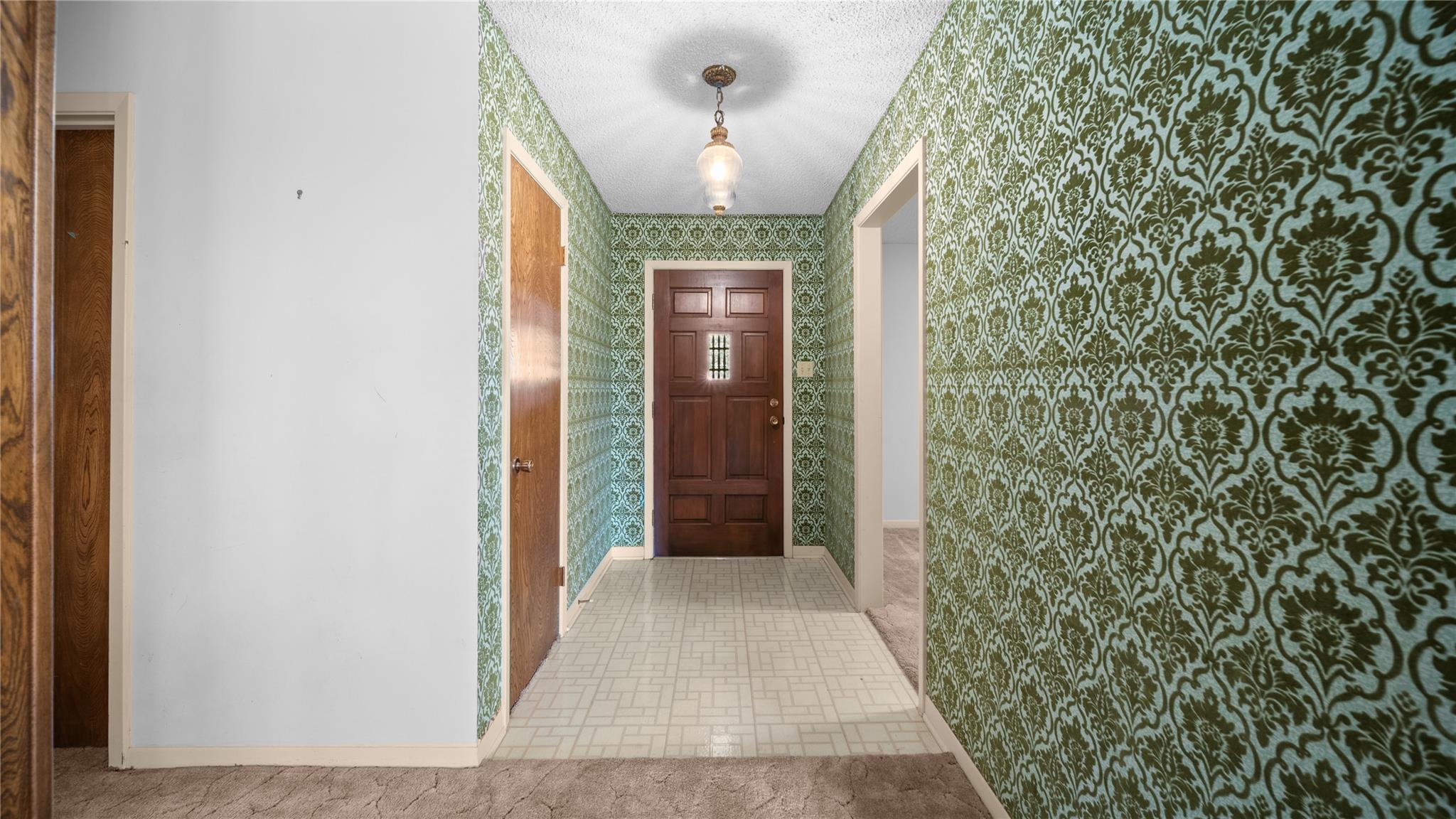 674 N Polk
