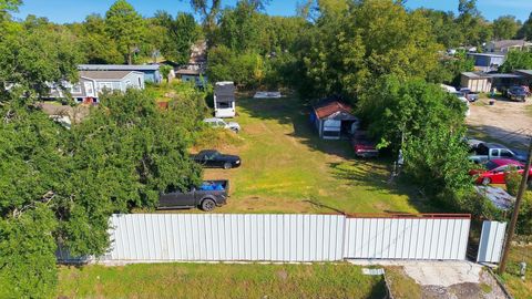 Photo of 321 E Lorino Street, Houston, TX 77037 (MLS # 3253701)