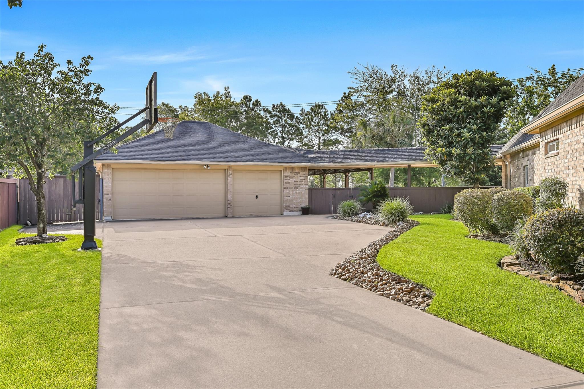 906 High Ridge Circle