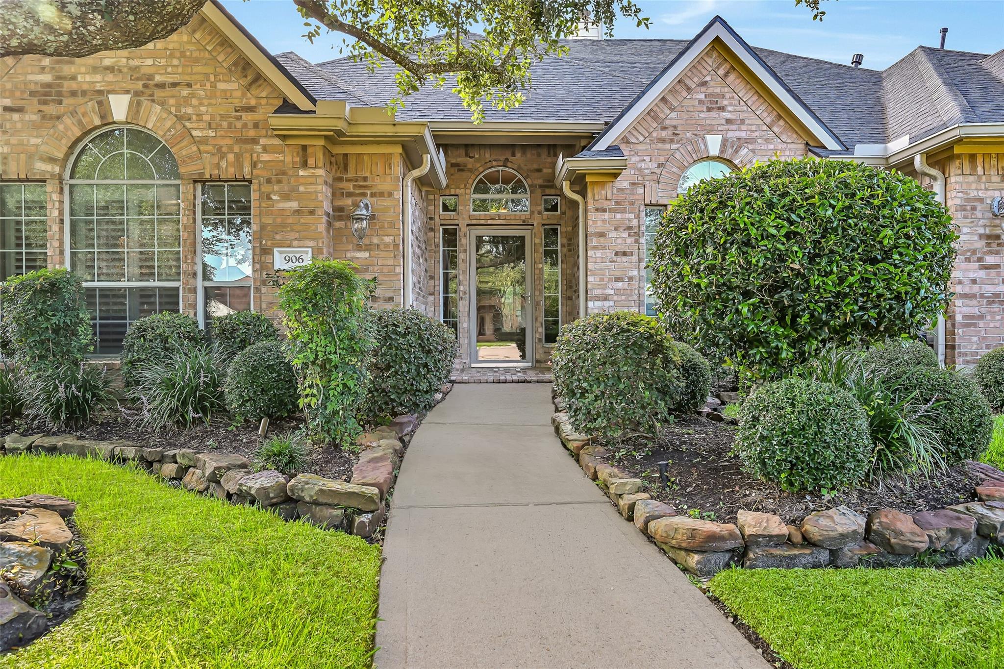 906 High Ridge Circle