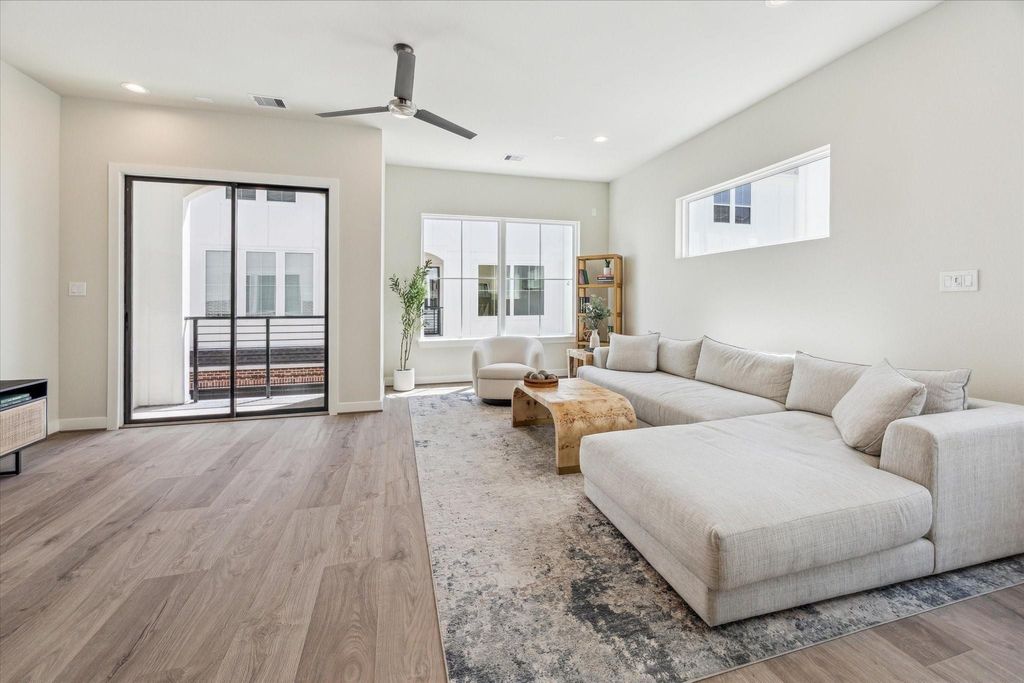 Photo of 3085 Hicks Street St, Houston, TX 77007 (MLS # 71924165)