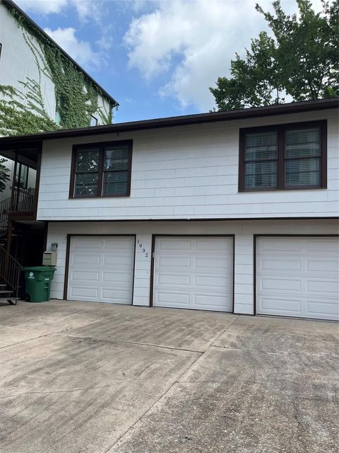 Photo of 1932 W Bell Street, Houston, TX 77019 (MLS # 16944062)