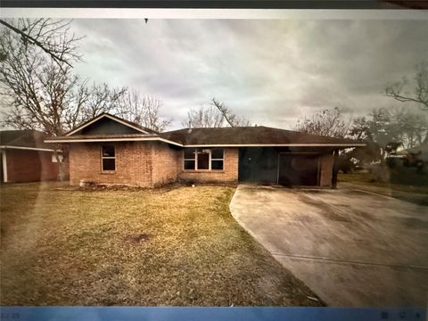 Photo of 104 Mimosa Street, Lake Jackson, TX 77566 (MLS # 92142900)