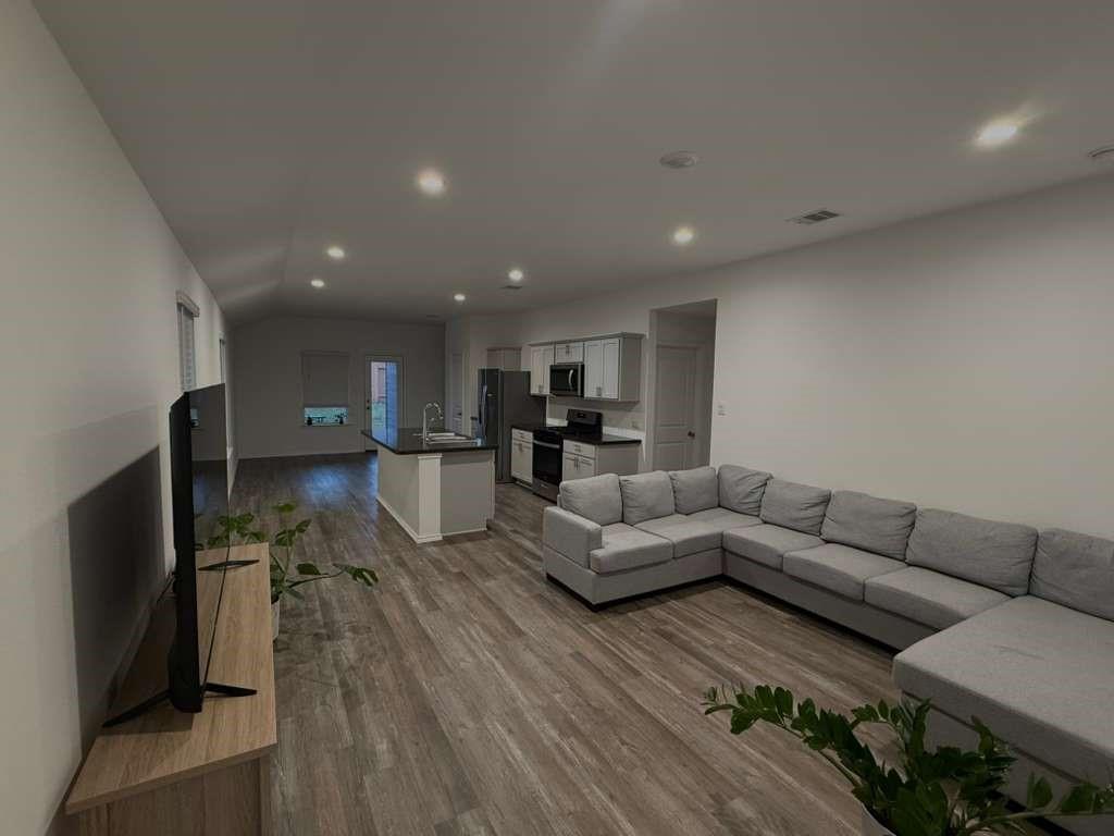5711 Vintage Oakmont Drive