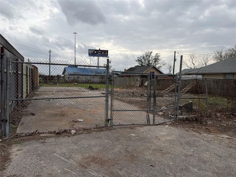 Photo of 4006 Cedar Hill Lane, Houston, TX 77093 (MLS # 42725885)