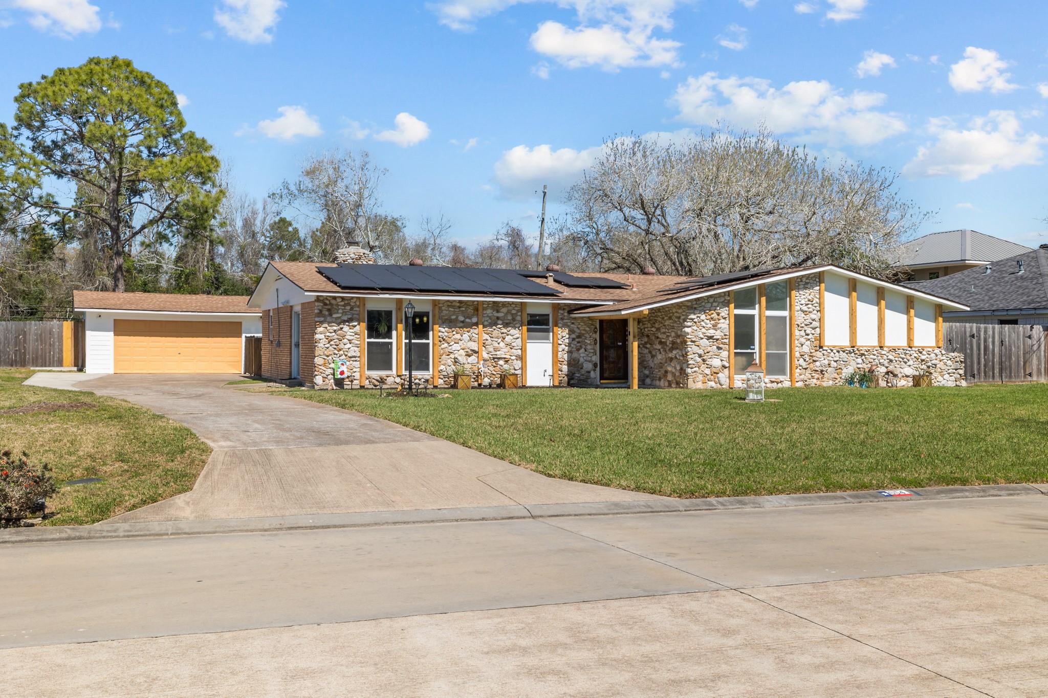 654 N Flamingo Drive
